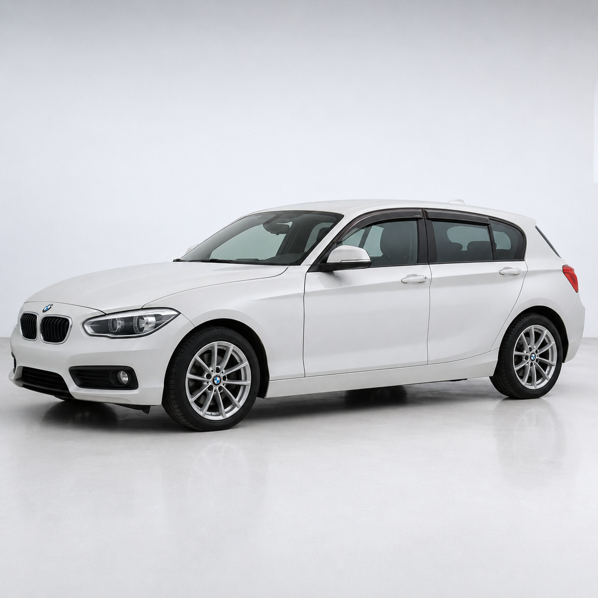 Chuventos aplicados no BMW SERIE 1 (2011-2019) para versão de 5 portas, referência 05518