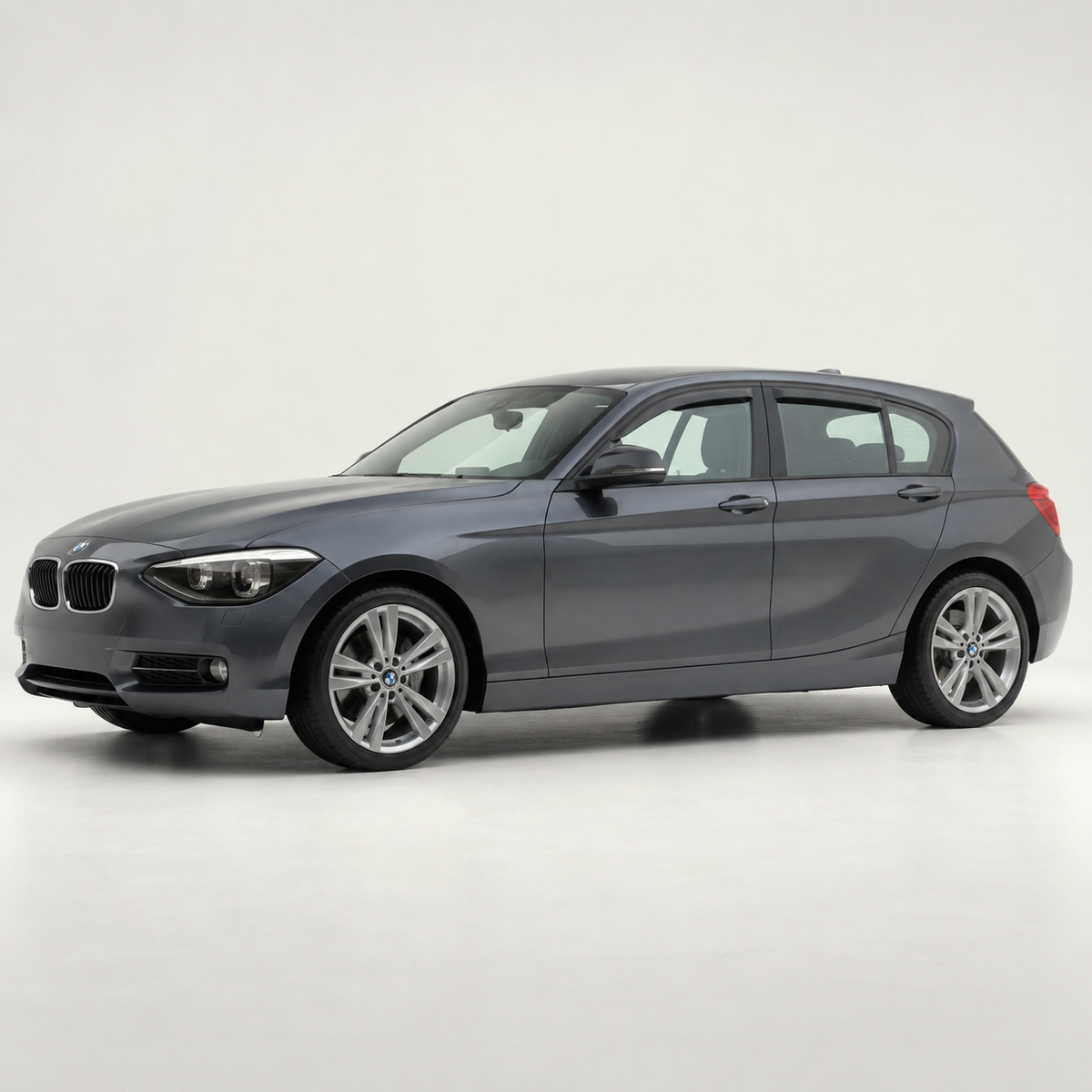 Chuventos aplicados no BMW SERIE 1 (2011-2019) para versão de 5 portas, referência 05518