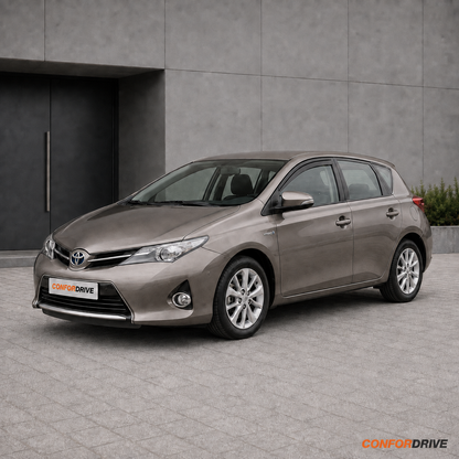 Chuventos Toyota Auris Hybrid Hatch 2013-2018 aplicados na calha dos vidros dianteiros
